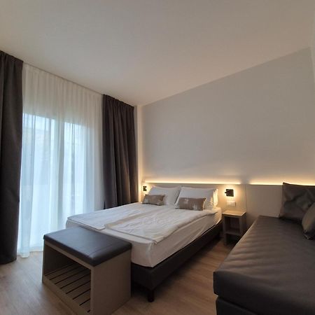 קאורלה Hotel Delfino מראה חיצוני תמונה