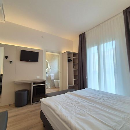 קאורלה Hotel Delfino מראה חיצוני תמונה