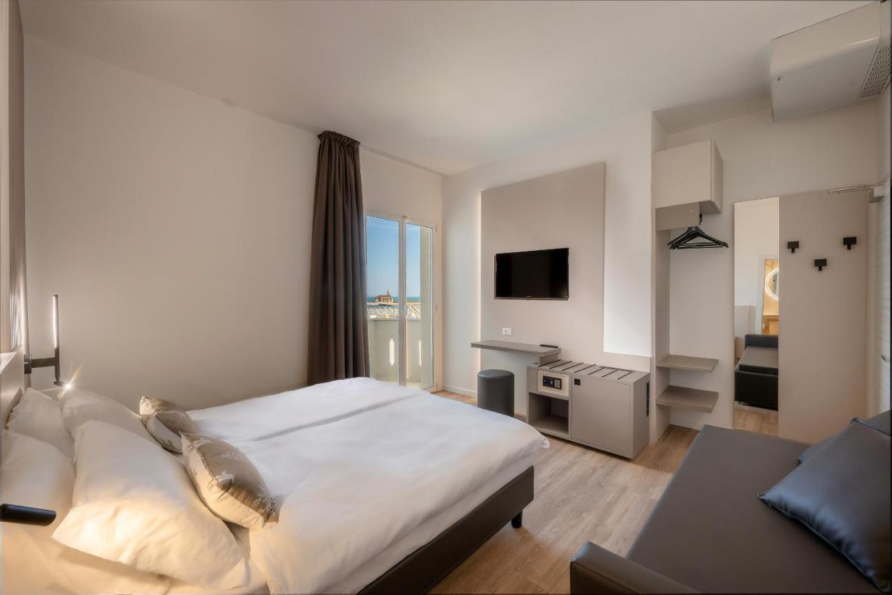 קאורלה Hotel Delfino מראה חיצוני תמונה