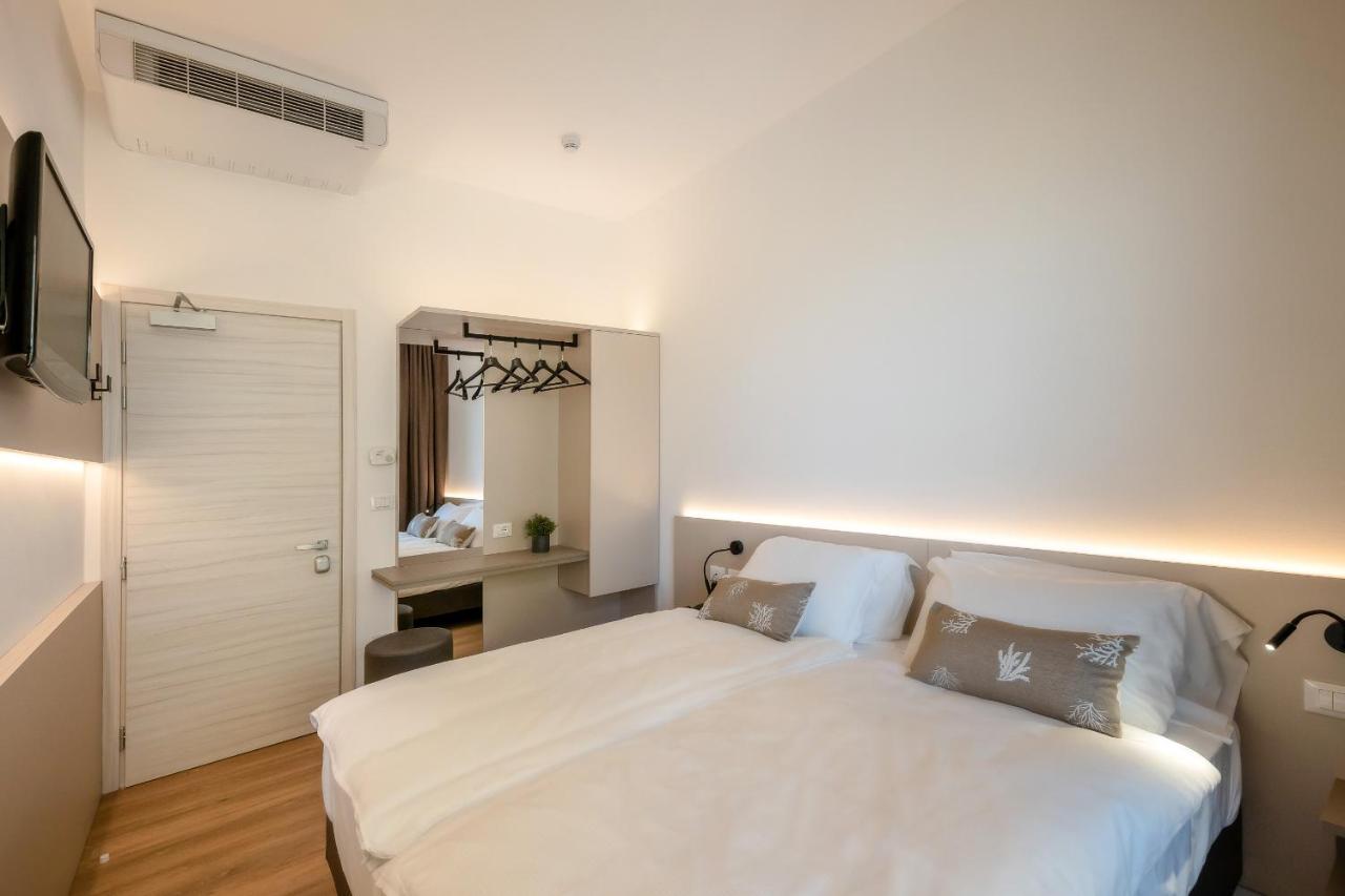 קאורלה Hotel Delfino מראה חיצוני תמונה