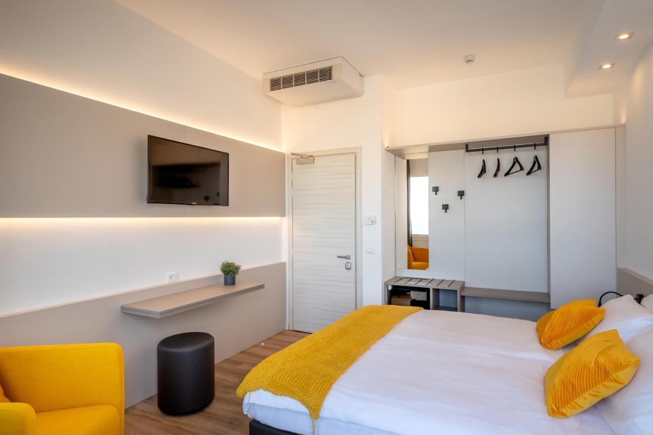 קאורלה Hotel Delfino מראה חיצוני תמונה