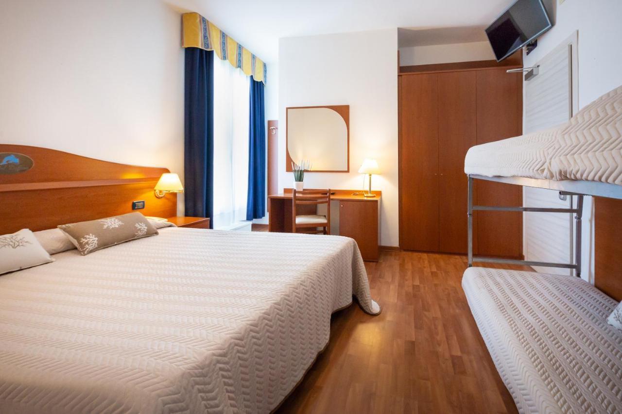 קאורלה Hotel Delfino מראה חיצוני תמונה