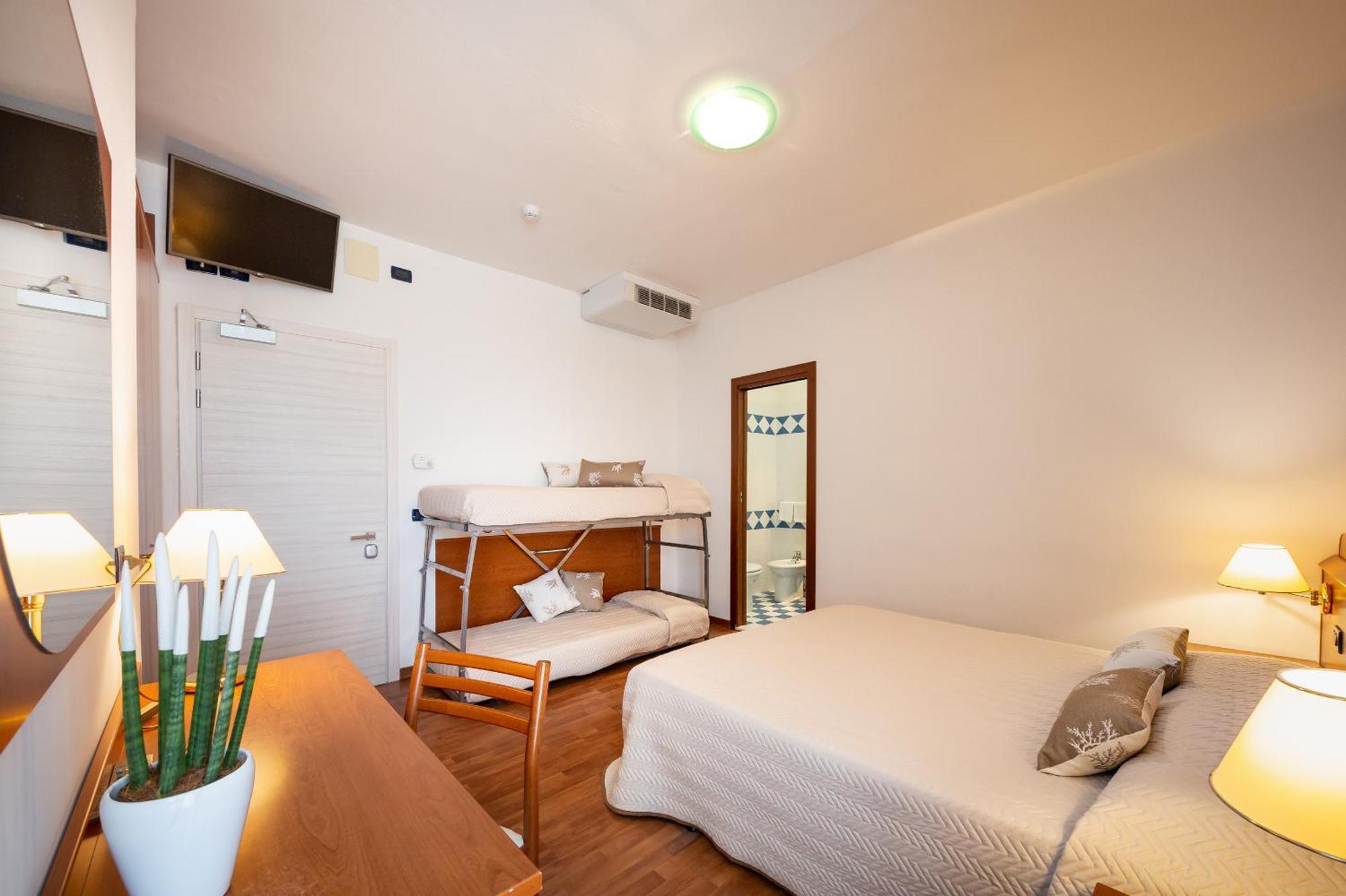 קאורלה Hotel Delfino מראה חיצוני תמונה