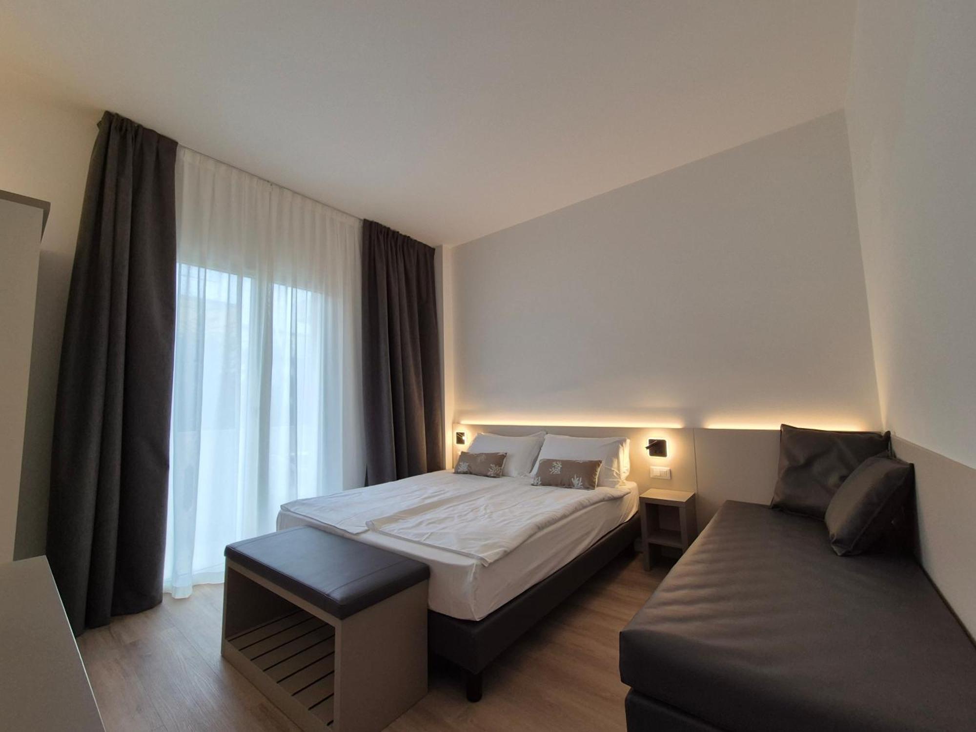 קאורלה Hotel Delfino מראה חיצוני תמונה