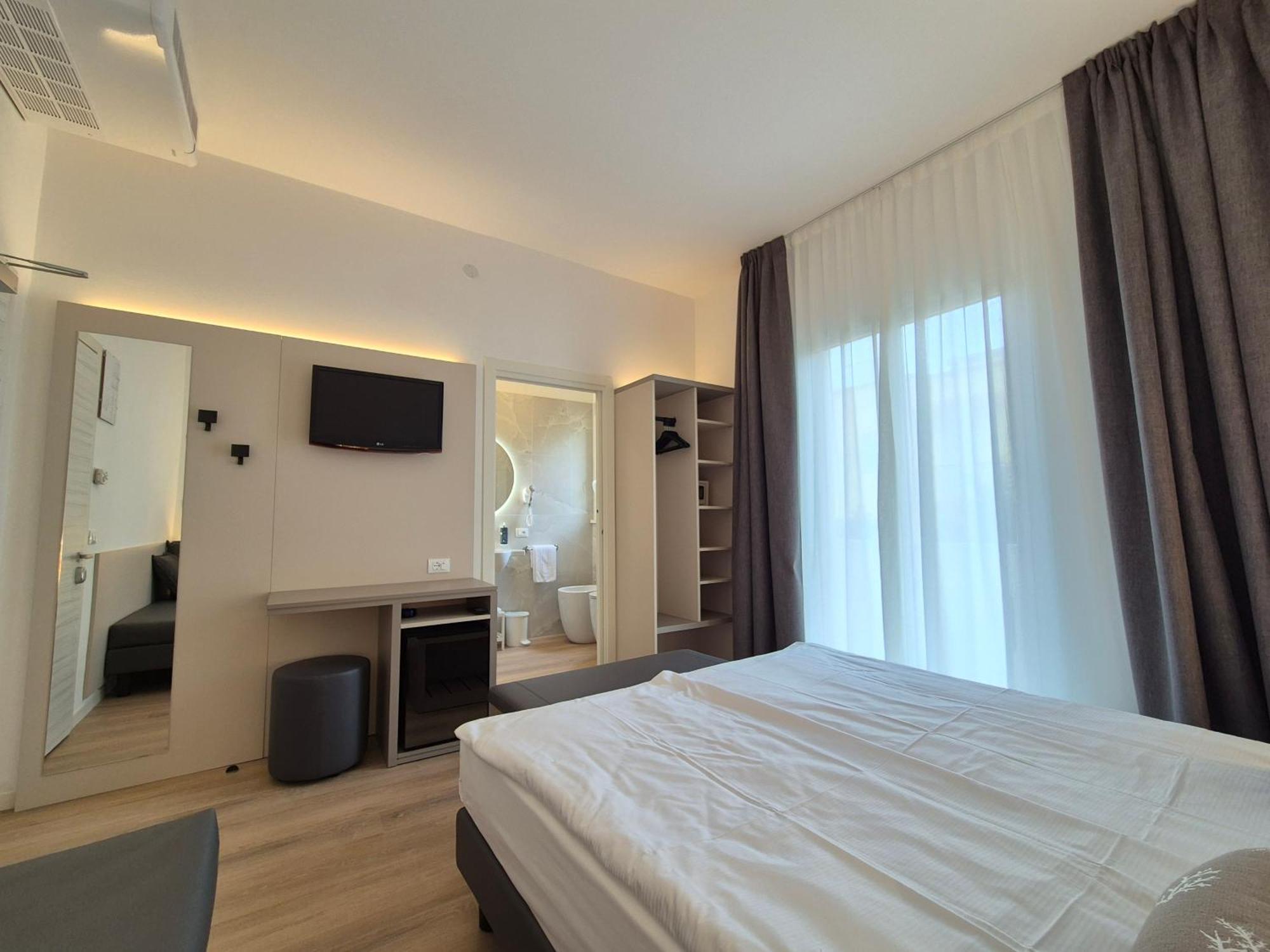 קאורלה Hotel Delfino מראה חיצוני תמונה