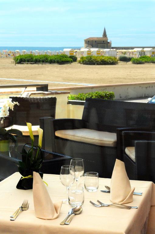 קאורלה Hotel Delfino מראה חיצוני תמונה