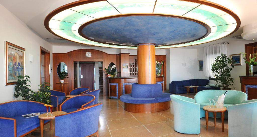 קאורלה Hotel Delfino מראה חיצוני תמונה