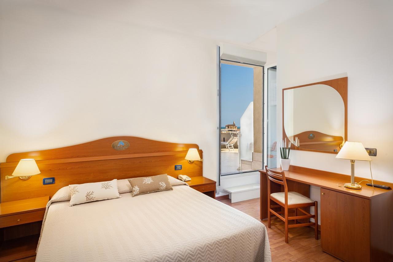 קאורלה Hotel Delfino מראה חיצוני תמונה